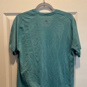 lululemon athletica Men's Aqua Short Sleeve Tee